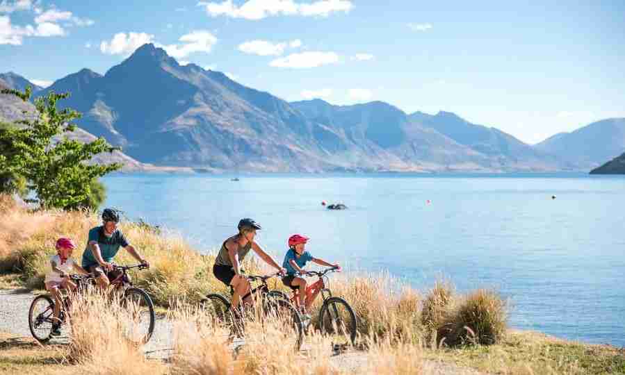 Queenstown biking by water