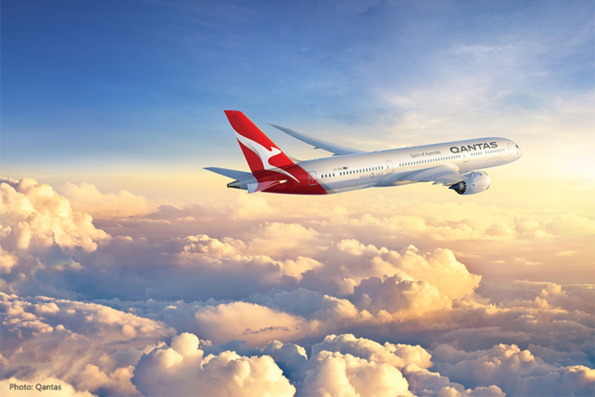 Qantas dreamliner plane